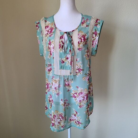Daniel Rainn Woman’s Floral Blouse Size Medium Crochet Green Pink Short Sleeves - Picture 1 of 10